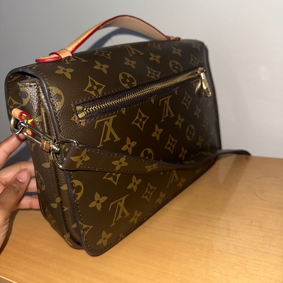 Authentic Louis Vuitton - Picture 2 of 6
